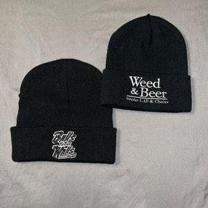 *bundle* 2 black and white graphic beanie's both sizes fits all
never worn